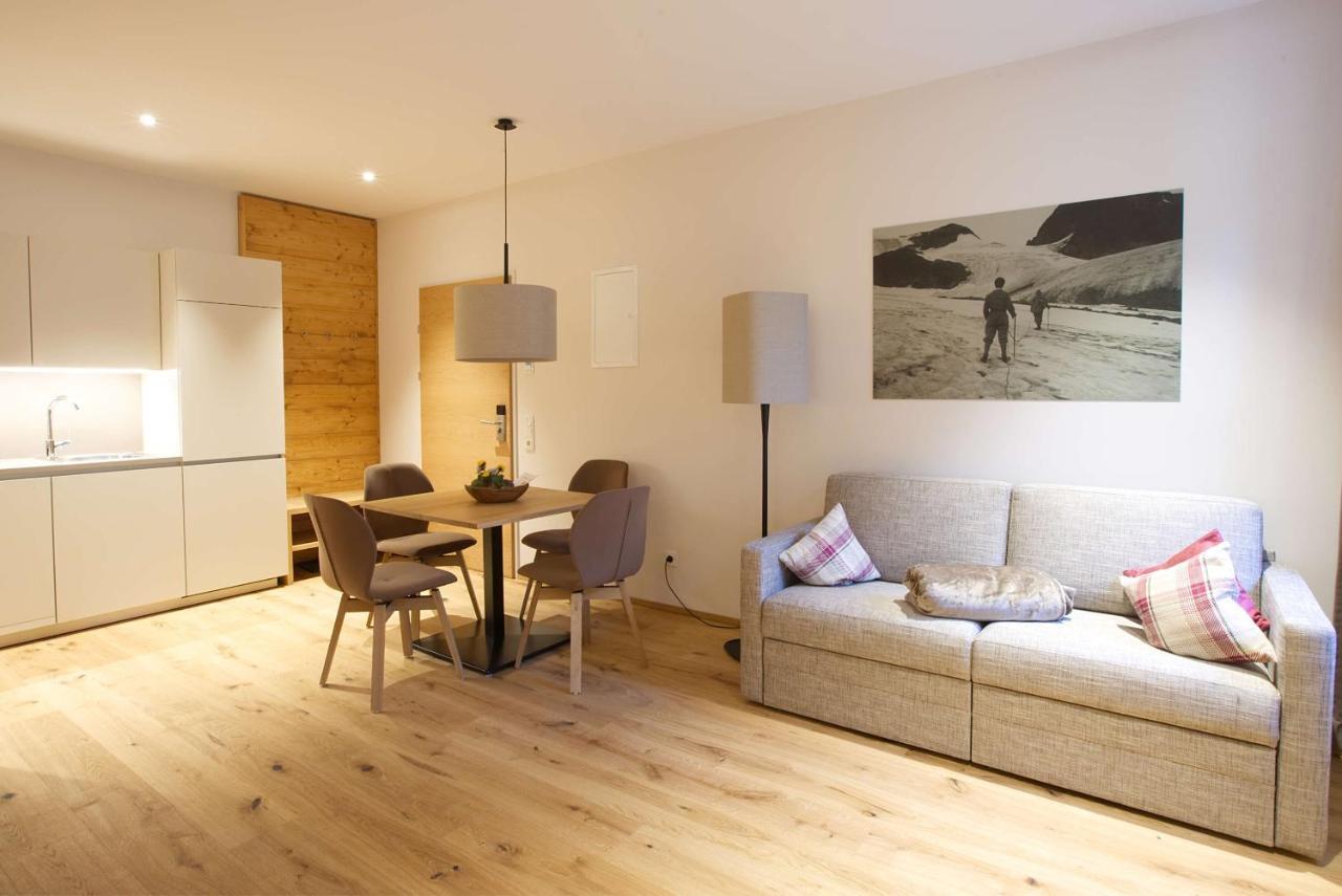 Adler Alpen Apartments Schruns Phòng bức ảnh